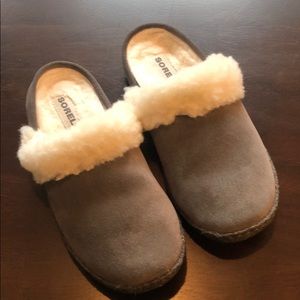 Sorel slip-on fuzzy house shoes